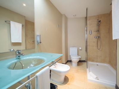 bathroom 2 - hotel salymar - san fernando, spain