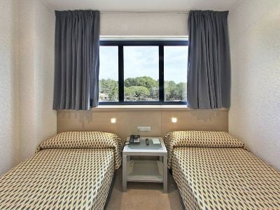 bedroom - hotel mas camarena - paterna, spain