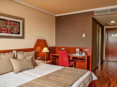bedroom 2 - hotel alexandre hotel frontair congress - sant boi de llobregat, spain