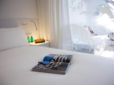 bedroom 1 - hotel renaissance barcelona fira - hospitalet de llobregat, spain