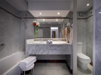 bathroom - hotel abades benacazon - benacazon, spain