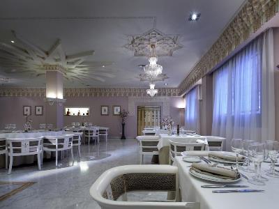 restaurant 2 - hotel abades benacazon - benacazon, spain