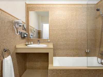 bathroom - hotel wyndham residences tenerife golf del sur - san miguel de abona, spain