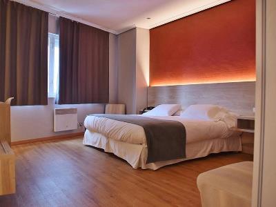 bedroom - hotel hospedium hotel la marina - cee, spain