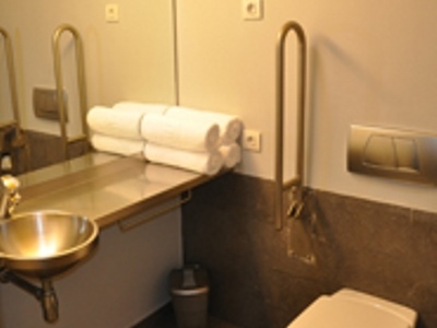 bathroom - hotel centre esplai hostel - el prat de llobregat, spain