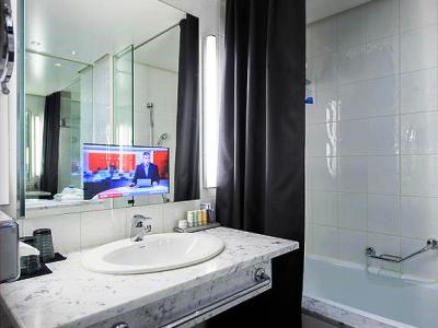 bathroom - hotel radisson blu plaza helsinki - helsinki, finland