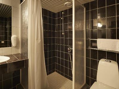 bathroom 2 - hotel scandic pohjanhovi - rovaniemi, finland