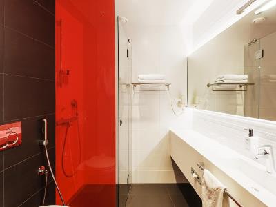 bathroom - hotel scandic tampere station - tampere, finland
