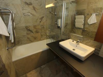 bathroom - hotel park hotel tornio - tornio, finland