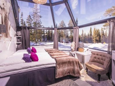 bedroom - hotel santa's hotel aurora (glass view room) - luosto, finland