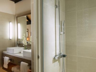 bathroom - hotel doubletree resort fiji-sonaisali island - fiji, fiji