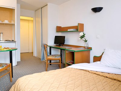 bedroom - hotel aparthotel adagio access maisons alfort - maisons alfort, france