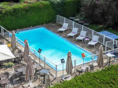outdoor pool - hotel mercure paris sud les ulis - les ulis, france