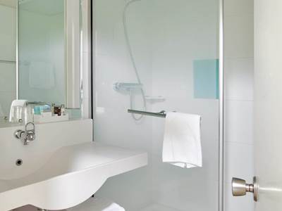 bathroom - hotel novotel lens noyelles - noyelles godault, france