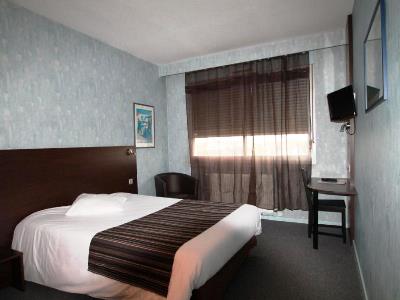bedroom 5 - hotel adonis lyon est artys - saint priest, france