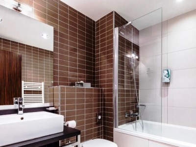 bathroom - hotel aparthotel adagio serris - val d'europe - paris disneyland, france