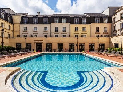 outdoor pool - hotel aparthotel adagio serris - val d'europe - paris disneyland, france