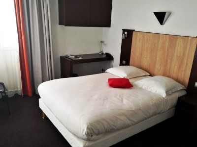 bedroom 2 - hotel adonis arc hotel aix - aix en provence, france