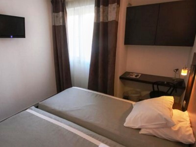 bedroom 3 - hotel adonis arc hotel aix - aix en provence, france