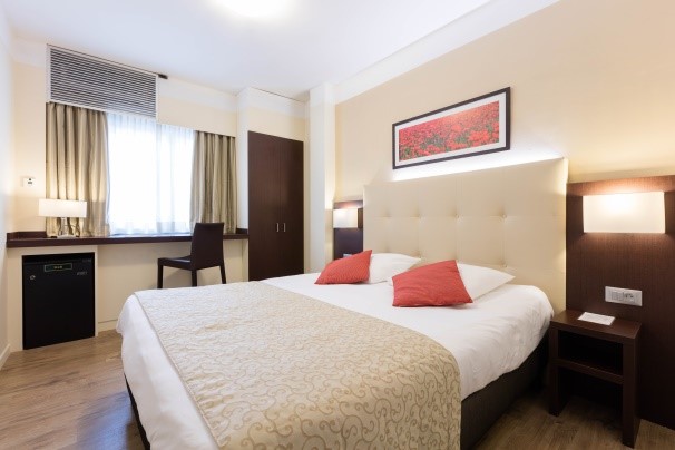 standard bedroom - hotel rotonde - aix en provence, france