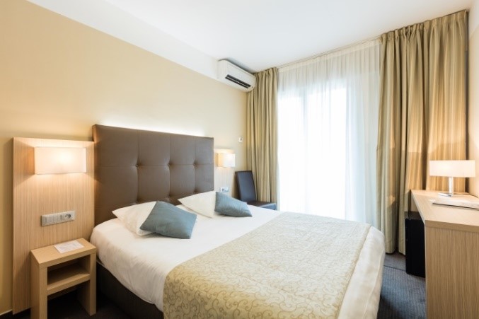 standard bedroom 1 - hotel rotonde - aix en provence, france