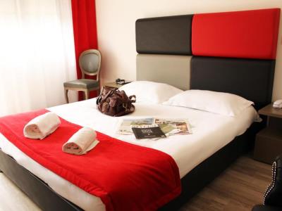 bedroom 2 - hotel adonis aix-en-provence - aix en provence, france