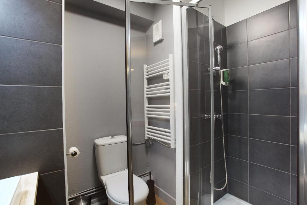 bathroom - hotel odalys city le clos de la chartreuse - aix en provence, france
