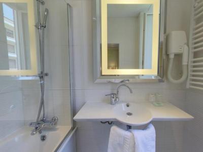 bathroom - hotel napoleon - ajaccio, france