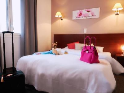 bedroom - hotel logis grand hotel d'orleans - albi, france