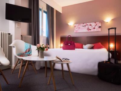 bedroom 2 - hotel logis grand hotel d'orleans - albi, france