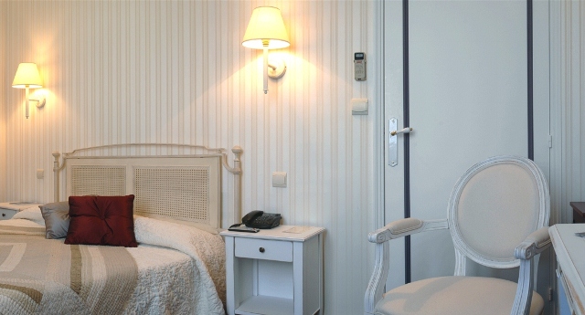 bedroom 2 - hotel de france - angers, france