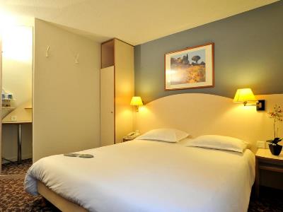 bedroom - hotel kyriad annecy sud cran gevrier - annecy, france