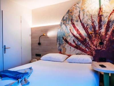 bedroom 4 - hotel ibis styles antibes - antibes, france