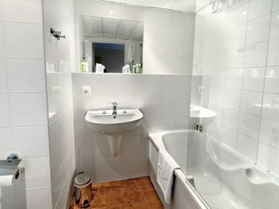 bathroom - hotel appart'hotel odalys olympe - antibes, france