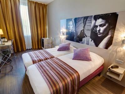 bedroom 1 - hotel arles plaza - arles, france