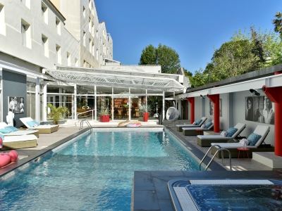 outdoor pool - hotel arles plaza - arles, france