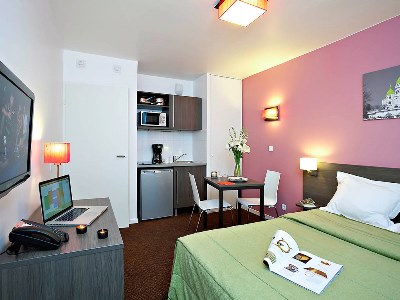 bedroom - hotel aparthotel adagio access paris asnieres - asnieres sur seine, france