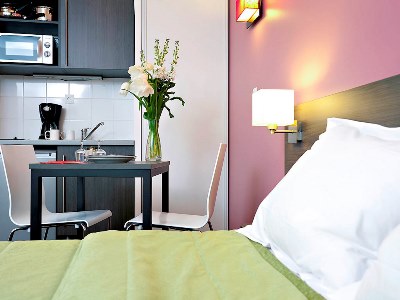 bedroom 1 - hotel aparthotel adagio access paris asnieres - asnieres sur seine, france