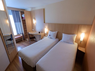 bedroom 1 - hotel ibis avignon centre pont de l'europe - avignon, france