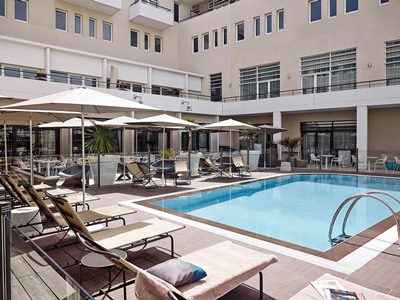 outdoor pool - hotel novotel avignon centre - avignon, france