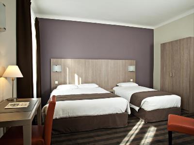 bedroom 5 - hotel bristol - avignon, france