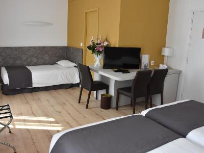 bedroom 7 - hotel bristol - avignon, france