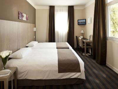 bedroom 2 - hotel bristol - avignon, france