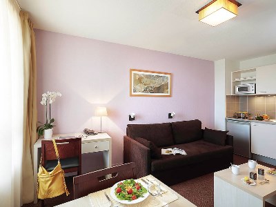 bedroom 1 - hotel aparthotel adagio access avignon - avignon, france