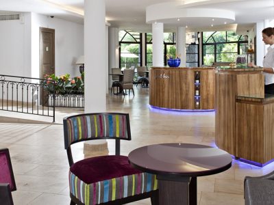 lobby - hotel best western plus le lavarin - avignon, france