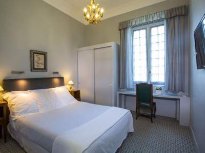 bedroom 1 - hotel d'europe - avignon, france