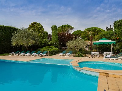 outdoor pool - hotel auberge de cassagne and spa - avignon, france