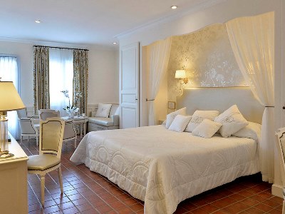 bedroom 1 - hotel auberge de cassagne and spa - avignon, france