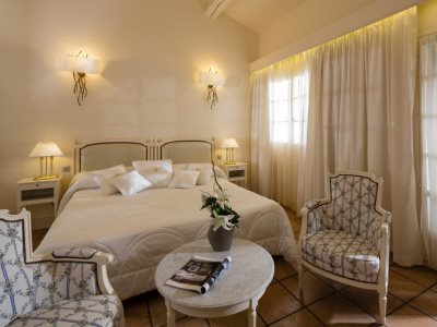 bedroom - hotel auberge de cassagne and spa - avignon, france