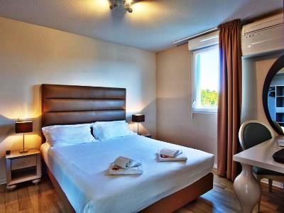 bedroom 1 - hotel adonis bayonne - bayonne, france